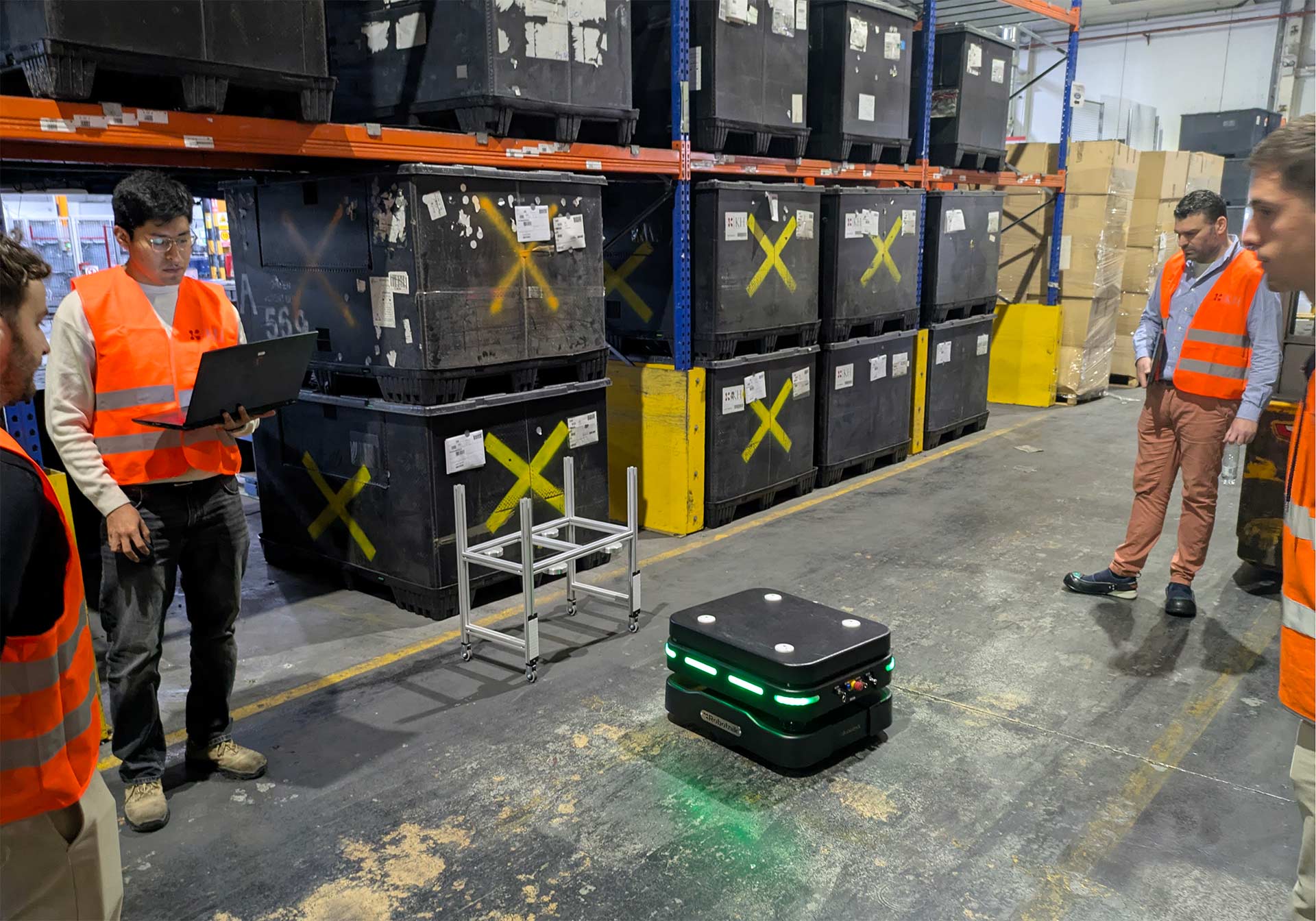 WonderBits and Robotnik team components testing RobotVEC with AMRs in the KH plant.