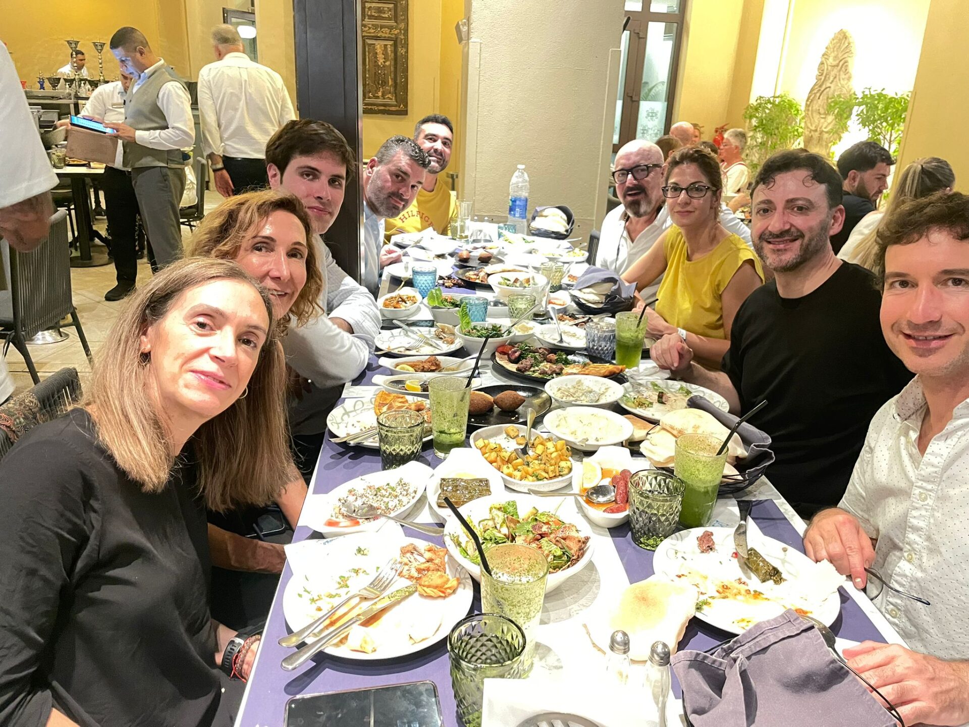 Mision empresarial en el Golfo. WonderBits. Cena con miembros del equipo.